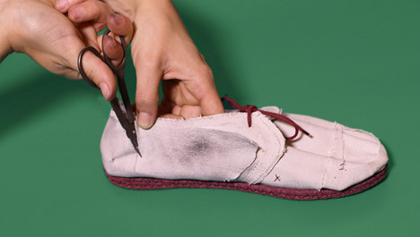 Last 21986 canvas shoes by Lou Moria