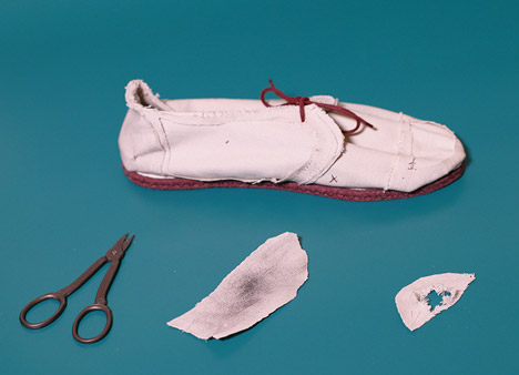 Last 21986 canvas shoes by Lou Moria