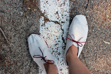 Last 21986 canvas shoes by Lou Moria