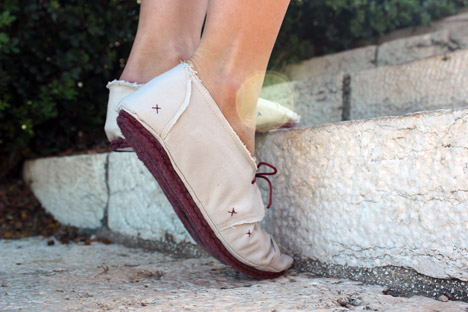 Last 21986 canvas shoes by Lou Moria