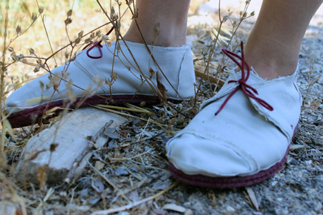 Last 21986 canvas shoes by Lou Moria