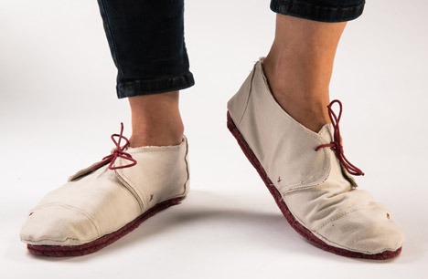 Last 21986 canvas shoes by Lou Moria