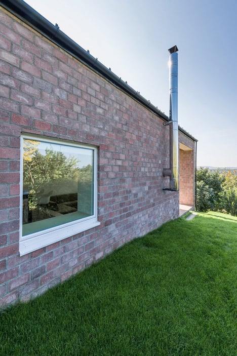 Long Brick House by Foldes Architects