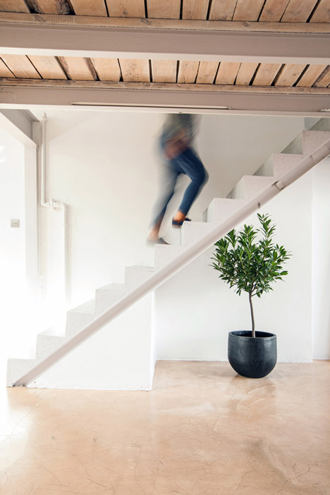 Old sewing factory renovation by Grzegorz Layer