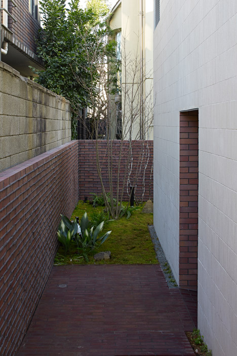 RC structured apartment building in Tokyo by Oggi