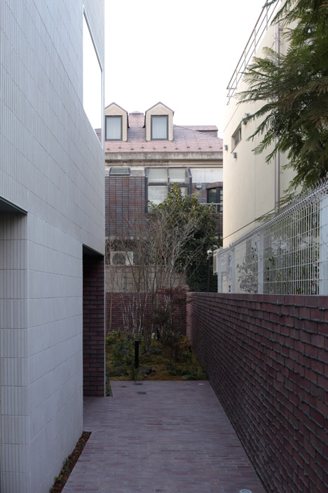 RC structured apartment building in Tokyo by Oggi