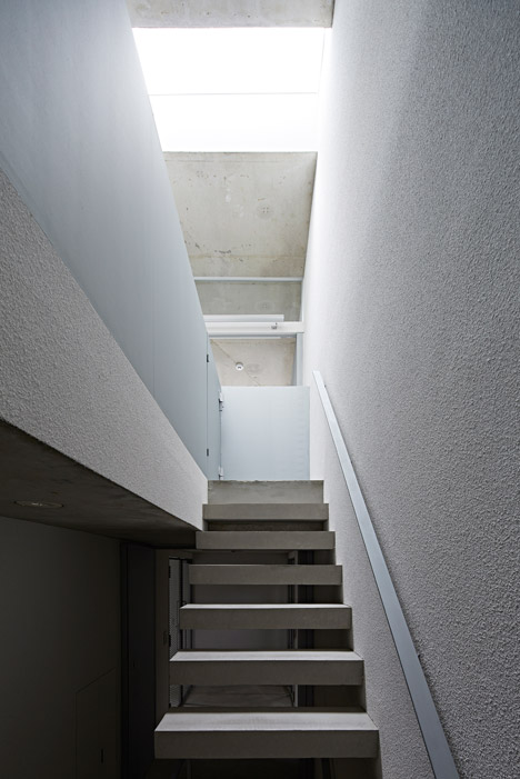 RC structured apartment building in Tokyo by Oggi