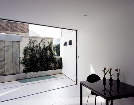 Sliver House by Boyarsky Murphy Architects slots into a three-metre-wide space