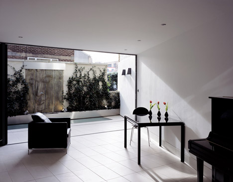Sliver House by Boyarsky Murphy Architects slots into a three-metre-wide space
