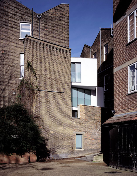 Sliver House by Boyarsky Murphy Architects slots into a three-metre-wide space
