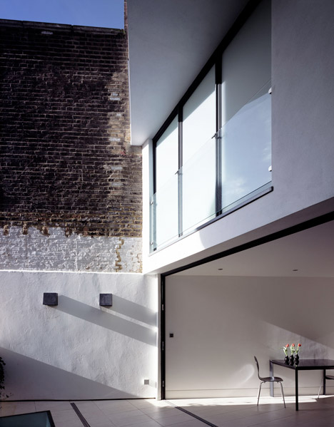 Sliver House by Boyarsky Murphy Architects slots into a three-metre-wide space