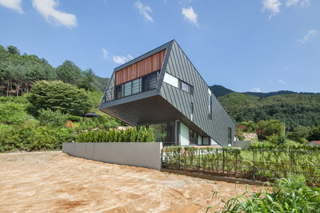 El Salvador Leaning House by Praud