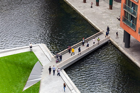 Merchant Square footbridge by Knight Architects