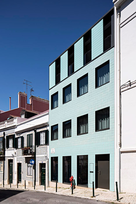 Casa No Príncipe Real by Camarim Architect