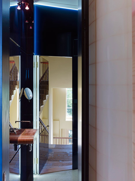 Elgin Crescent apartment by Andrew Pilkington