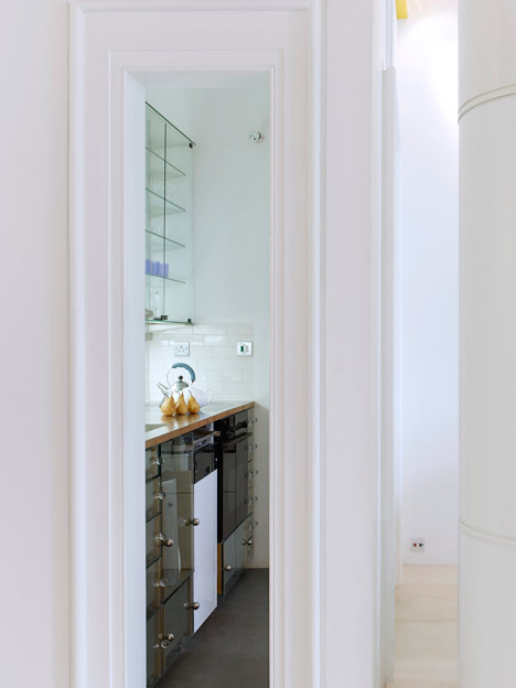 Elgin Crescent apartment by Andrew Pilkington