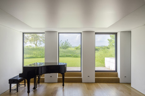 House in Oxfordshire by Peter Feeny Architects