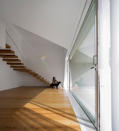Taíde House by Rui Vieira Oliveira and Vasco Manuel Fernandes