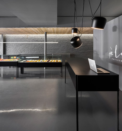 A-La-Folie-by-Anne-Sophie-Goneau_dezeen_468_2