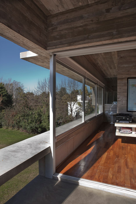 Casa Torcuato by Estudio Besonias Almeida