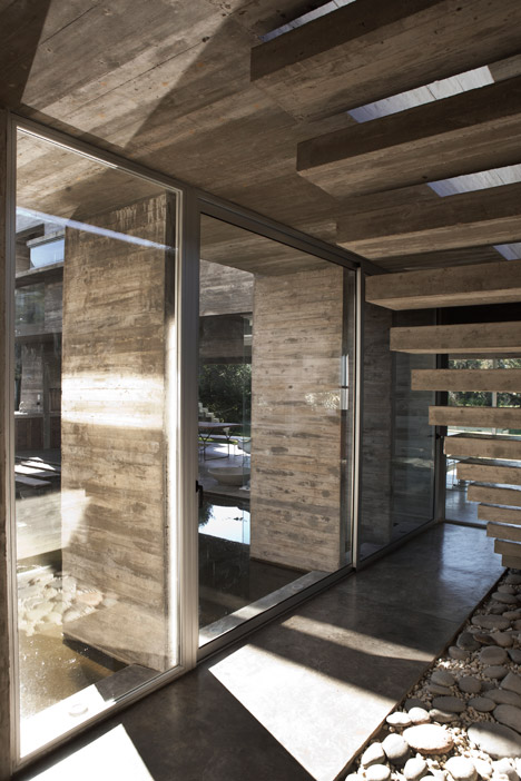 Casa Torcuato by Estudio Besonias Almeida