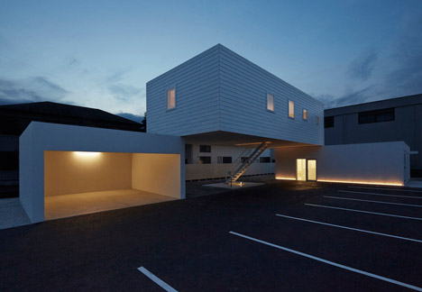 Nagasawa Dental Clinic by Kunihiko Matsuba