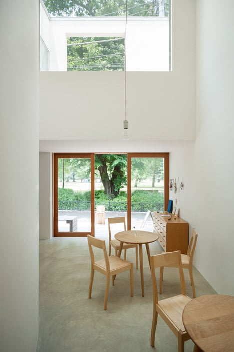 Oeuf by Flat House