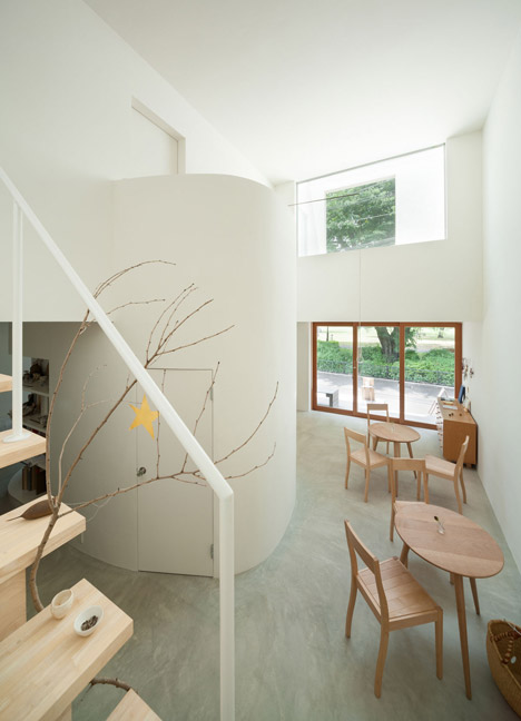 Oeuf by Flat House