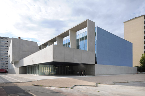 Restructuring and extension of swimming pool in Bagneux by Dominique Coulon et associés