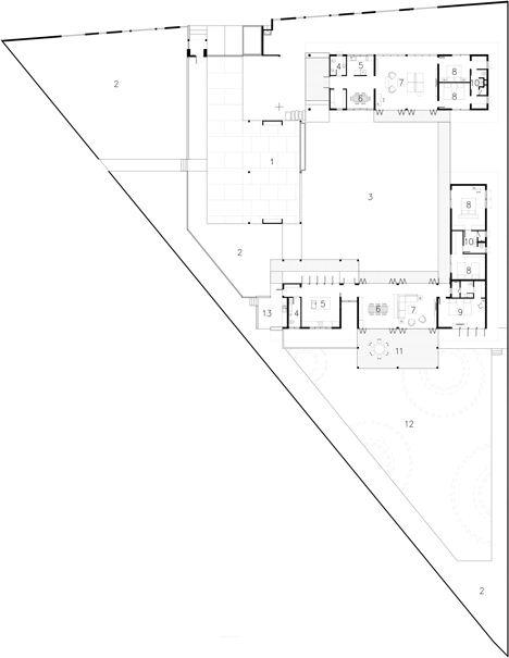 The Triangle House by Phongphat Ueasangkhomset