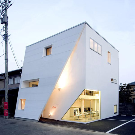 Shiro by 1980/Takuya Hosokai + Hiromasa Mori