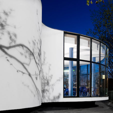 Canteen at primary school no1 by Cadilhe & Fontoura