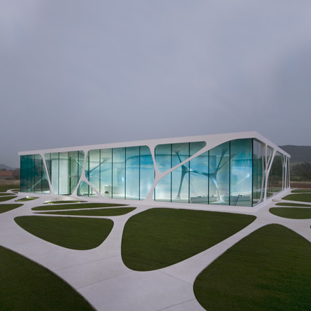 Leonardo Glass Cube by 3Deluxe
