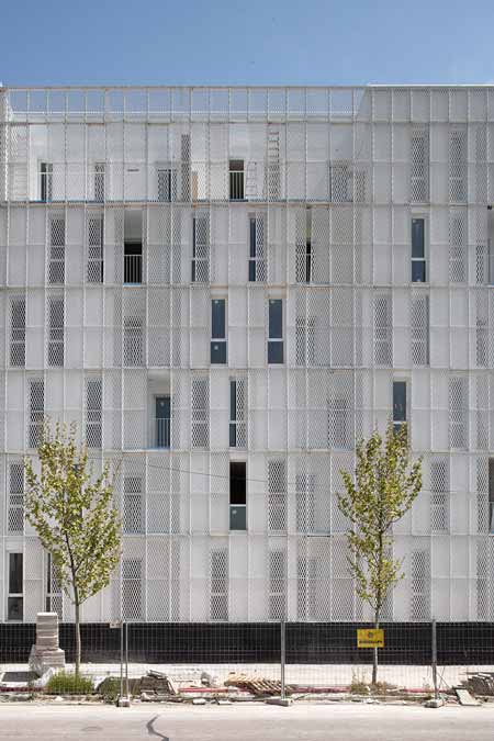 102 Dwellings by Dosmasuno Arquitectos