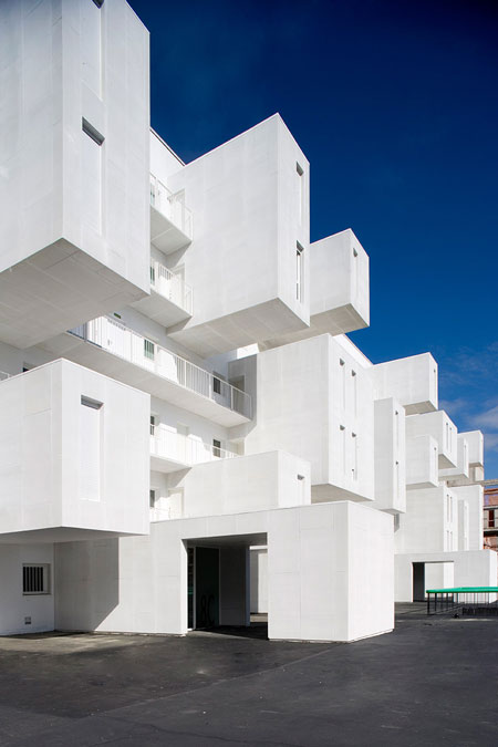 102 Dwellings by Dosmasuno Arquitectos