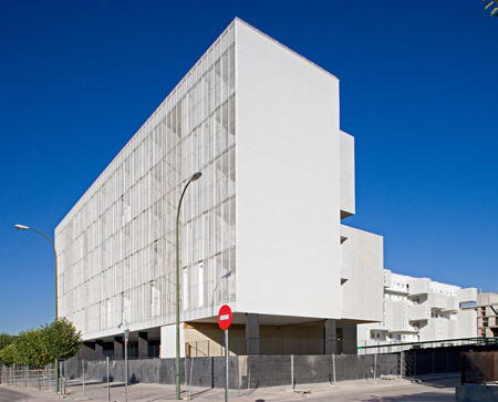102 Dwellings by Dosmasuno Arquitectos
