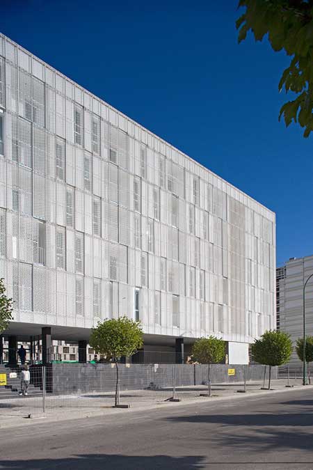 102 Dwellings by Dosmasuno Arquitectos