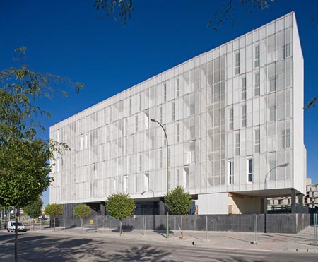 102 Dwellings by Dosmasuno Arquitectos