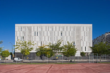 102 Dwellings by Dosmasuno Arquitectos