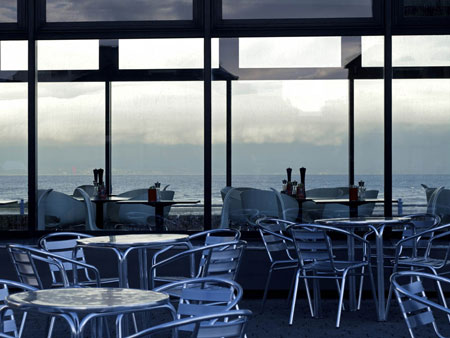 Silver Promenade café by Arca
