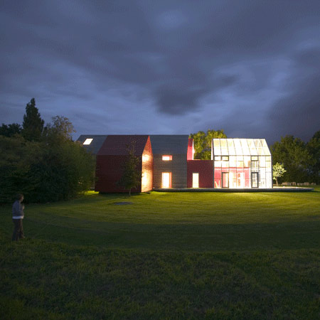 Sliding House by dRMM