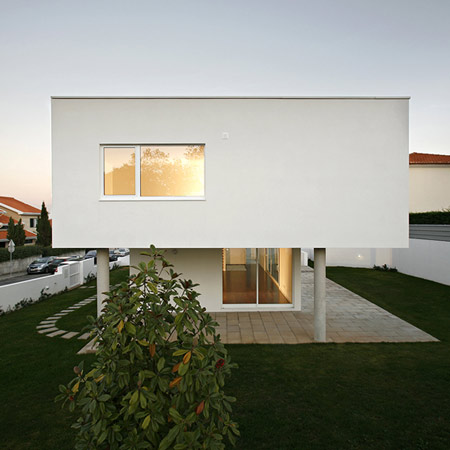 House RA by Ana Reis