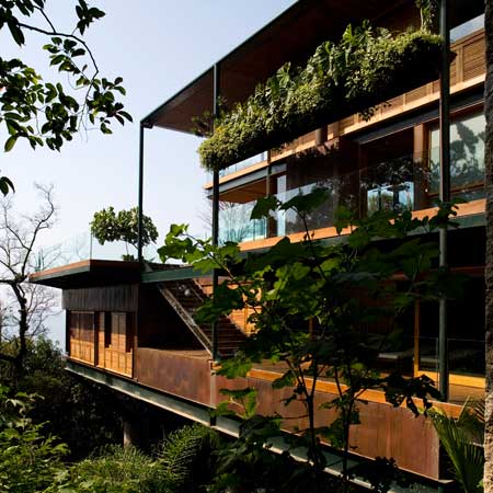 Guarujá House by Bernardes + Jacobsen