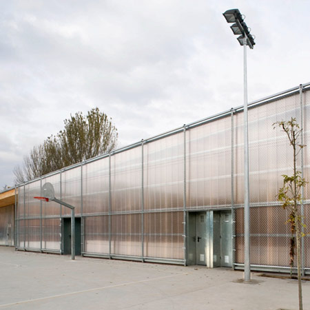 School Gym 704 by H Arquitectes