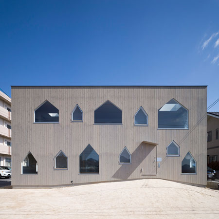 House in Jigozen by Suppose Design Office
