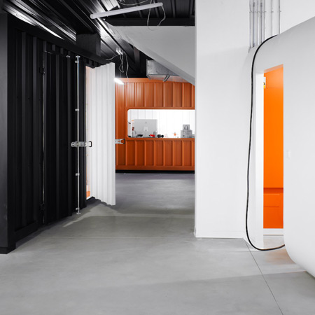 Dinahosting Offices by O Antídoto