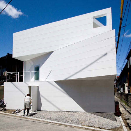 House in Minamimachi by Suppose Design Office