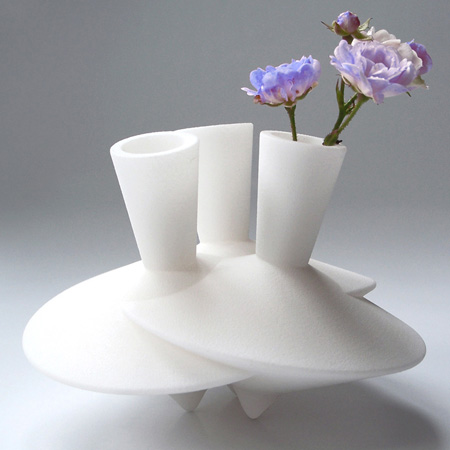 Dancing Vases by Robin van Hontem