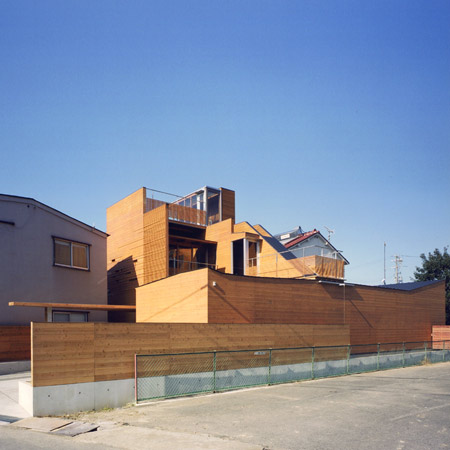 House in Wakaura by Archivi Architects & Associates