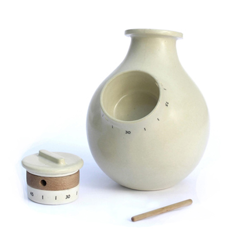 Vase and kitchen timer by Studio Lama